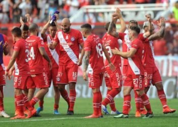 Argentinos Jrs se aferra a la primera posición