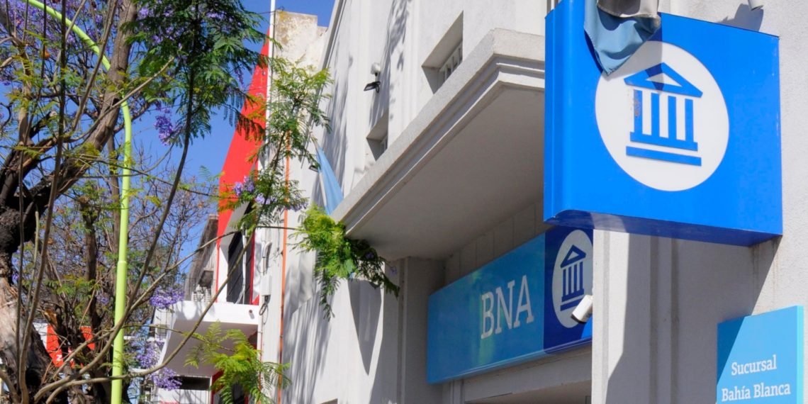 Los bancarios paran por dos horas en todo el país y el Banco Nación no abrirá en toda la jornada