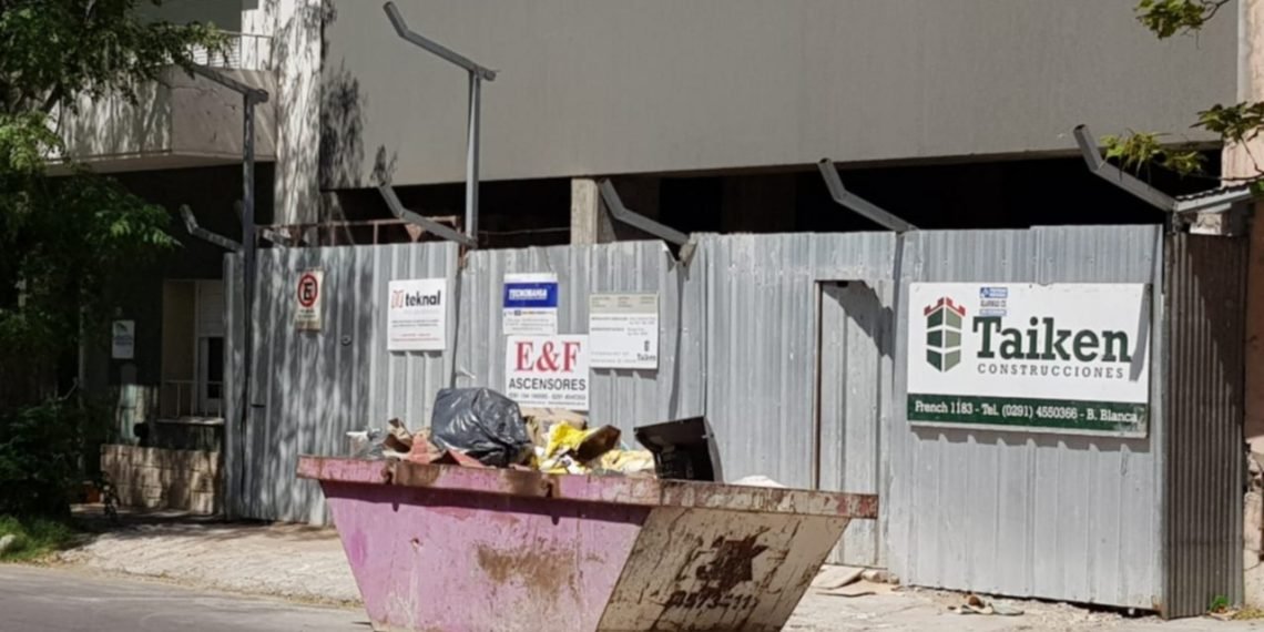 Se cayó un obrero desde un edificio y fue trasladado al Hospital Municipal