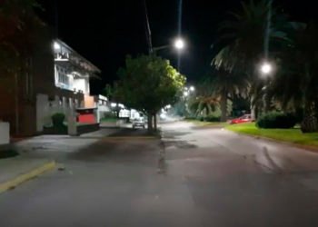 Los bolivarenses cantan el himno nacional y aplauden a los trabajadores