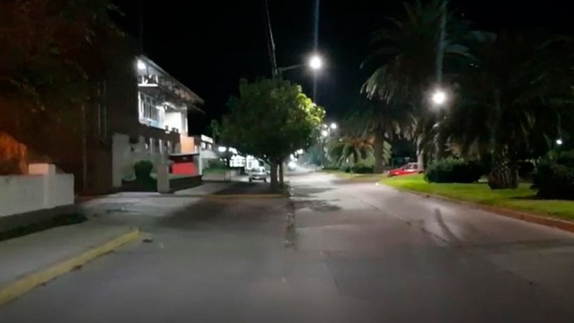 Los bolivarenses cantan el himno nacional y aplauden a los trabajadores