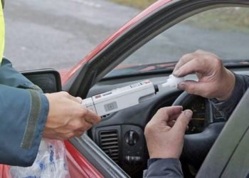 Aumentan los procesos contra quienes se reúnen en casas o conducen ebrios