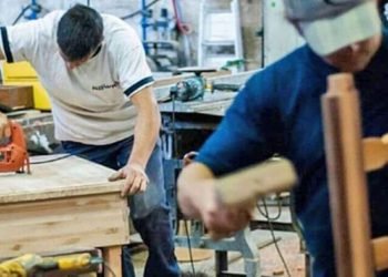 Se prorrogó por dos meses la prohibición de despedir o suspender empleados