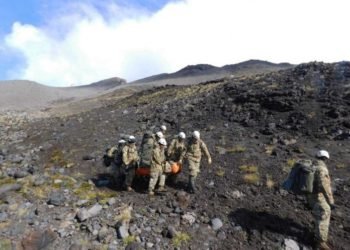 Rescataron a un hombre que había quedado atrapado en Alta Montaña