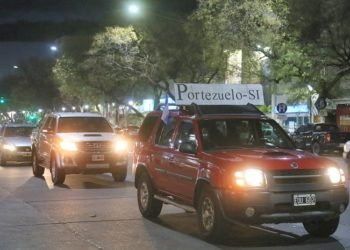 Más de 300 vehículos participaron del «Caravanazo» en defensa de Portezuelo