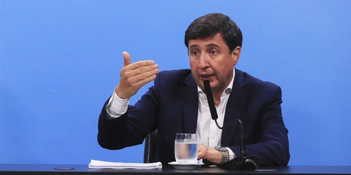 DANIEL ARROYO: «TENEMOS 4.000 BARRIOS DONDE VIVEN ARGENTINOS HACINADOS»