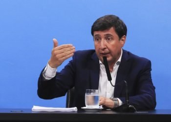 DANIEL ARROYO: «TENEMOS 4.000 BARRIOS DONDE VIVEN ARGENTINOS HACINADOS»