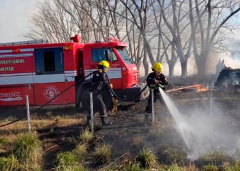 Un incendio de pastizales movilizó a bomberos hasta la granja