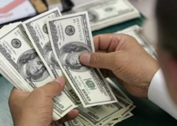 Más controles a la compra de dólares: los gastos con tarjeta se descontarán del cupo mensual de USD 200