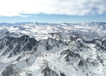 Sobrevolaron la cordillera de Los Andes y vieron una importante acumulación de nieve