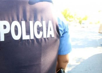 Una banda de ladrones con uniformes policiales actuó en La Plata