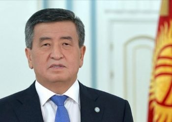 Renunció el presidente de Kirguistán, tras masivas protestas