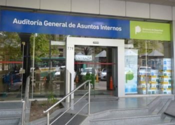 El titular de una subcomisaría de La Plata y dos policías detenidos por cobrar coimas