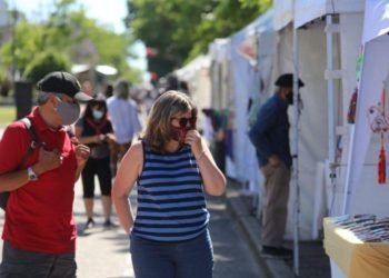 Así fue el regreso de las ferias a las plazas de La Plata