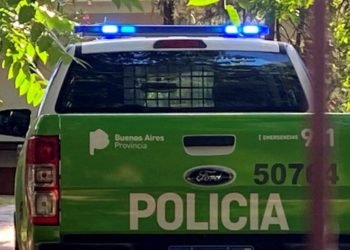 Falsos policías asaltaron a una mujer y sus hijas cuando llegaban en remise a su casa