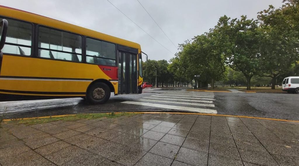 Paro de micros en la ciudad por falta de pago a choferes