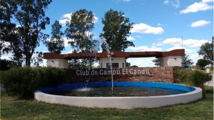Siete delincuentes asaltaron cuatro casas de un country