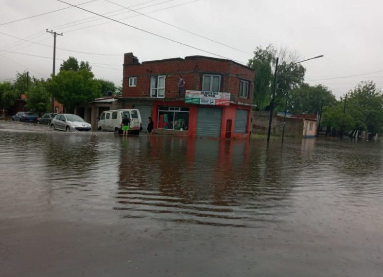 Temporal en Dolores: récord de lluvia y más de 70 evacuados