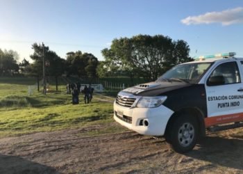 Hallan un cuerpo carbonizado dentro de una camioneta incendiada en Punta Indio