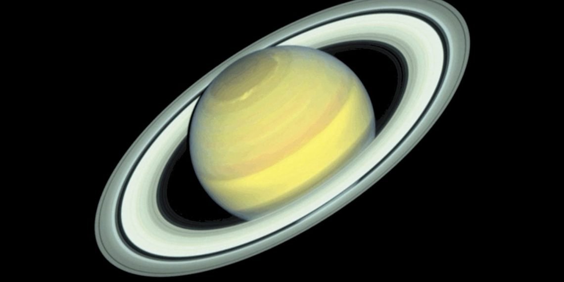 El telescopio Hubble capturó la transición de estaciones de Saturno