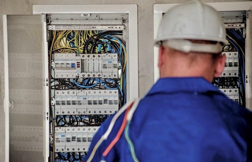 Un falso operario engañó a una jubilada y en un descuido se llevó casi medio millón de pesos