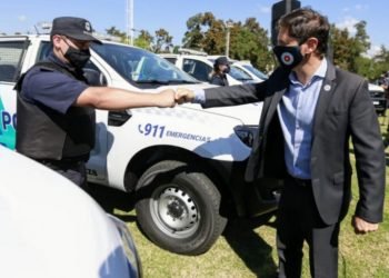 Kicillof apuesta a la seguridad con la entrega de patrulleros en el Conurbano