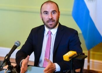 Inauguran obras y entregan 40 móviles y 3 ambulancias en el distrito de Florencio Varela