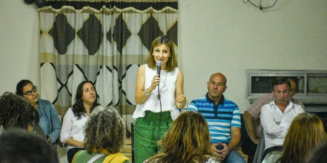 “La educación de nuestros pibes es prioridad” afirmaron Martiniano Molina y Soledad Acuña en Quilmes