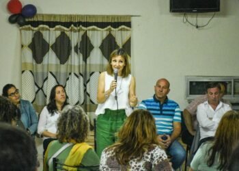 “La educación de nuestros pibes es prioridad” afirmaron Martiniano Molina y Soledad Acuña en Quilmes