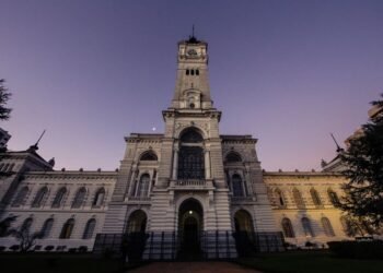 Anuncian la vacunación libre con tercera dosis a todos los mayores de 18 años