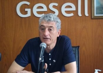 El intendente de Villa Gesell criticó al Gobierno porteño por adelantar el inicio de clases