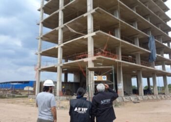 Más del 30% de irregularidades laborales en obras en construcción bonaerenses