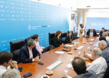 Con el Ministerio Transporte como mediador, se acordó un aumento del 35% en la tarifa de referencia de carga