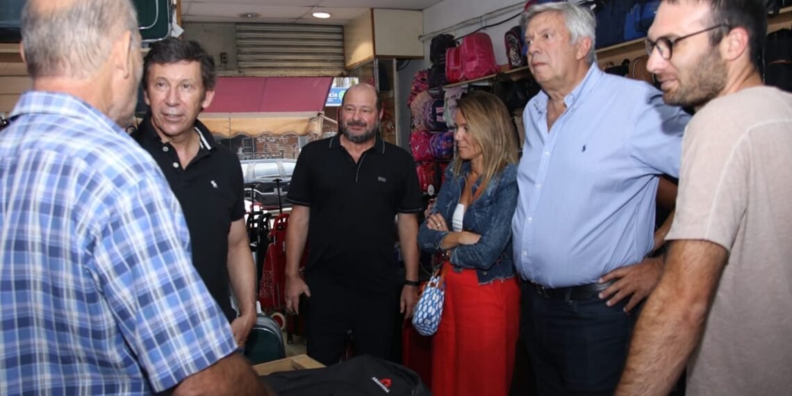 “De un lado están los que se levantan para trabajar. Del otro los que cobran sin haber trabajado”