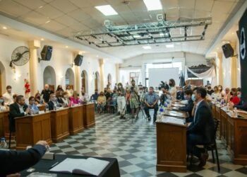 Kicillof encabezó un acto en La Plata y descubrió una placa en la casa Mariani-Teruggi