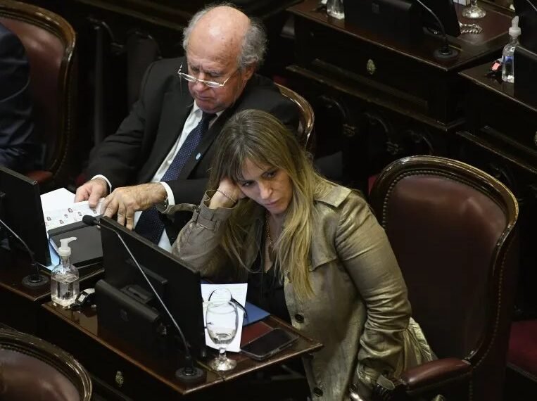 Intendente de San Nicolás desalojó un operativo de ANSES de inscripción a las “Becas Progresar”