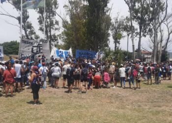 Miércoles para el olvido: continúa el paro de colectivos y cortaron la Autopista Buenos Aires – La Plata