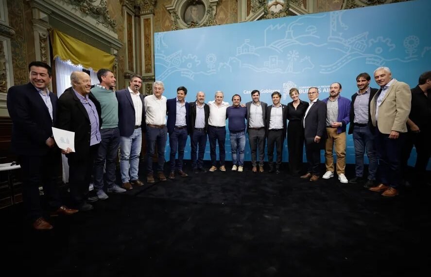 Los intendentes peronistas también se entusiasman con el desdoblamiento de Axel Kicillof