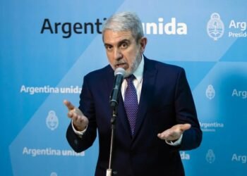 Aníbal Fernández tomó distancia del crimen de la nena en Lanús: «No tengo por qué meterme»